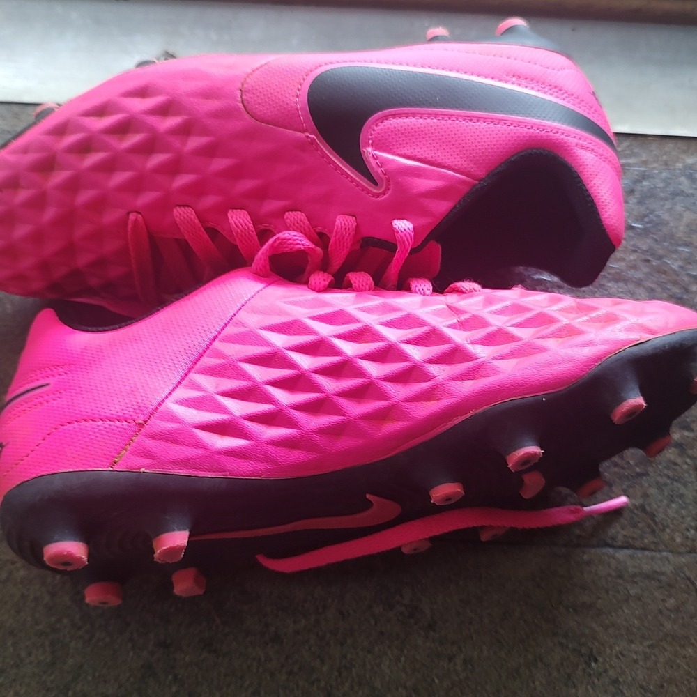 Nike Tiempo Legend 8‎ Club MG Kids Soccer Cleats Pink Black AT5882-606 Size 3Y